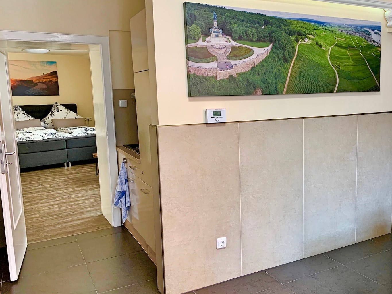 Malerwinkel Lila Wohnung Bild Blick Ruedesheim