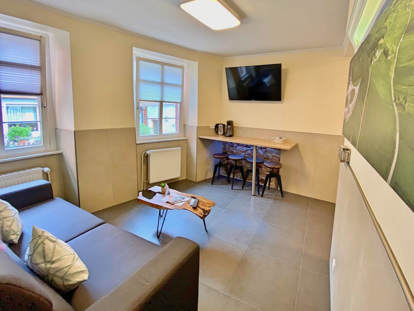 Malerwinkel Ruedesheim Lila TV Sofa Tisch